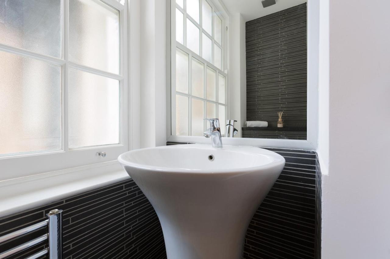 Spacious 4 Bedrooms Flat In New Oxford Street Лондон Екстериор снимка